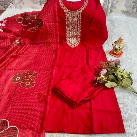 Salwar Suit - Picture 7 of 11